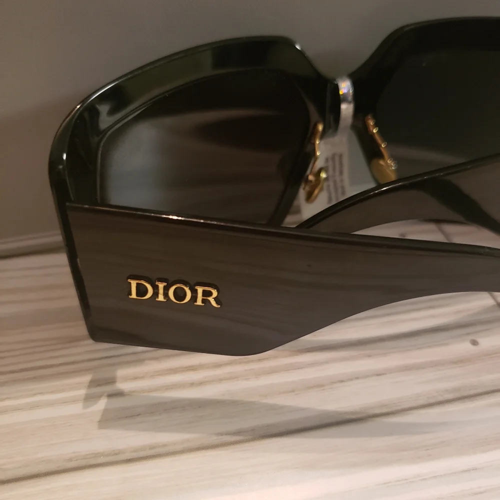 DIOR Sol Light 2 Oversized Celebrity Sunglasses - Picture 11 of 14